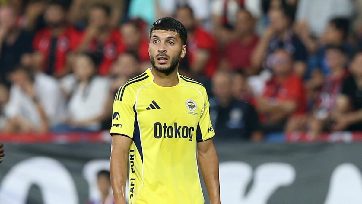 Trabzonspor, Fenerbahçe forması giyen milli futbolcu Oğuz Aydın'ı kiralamak için