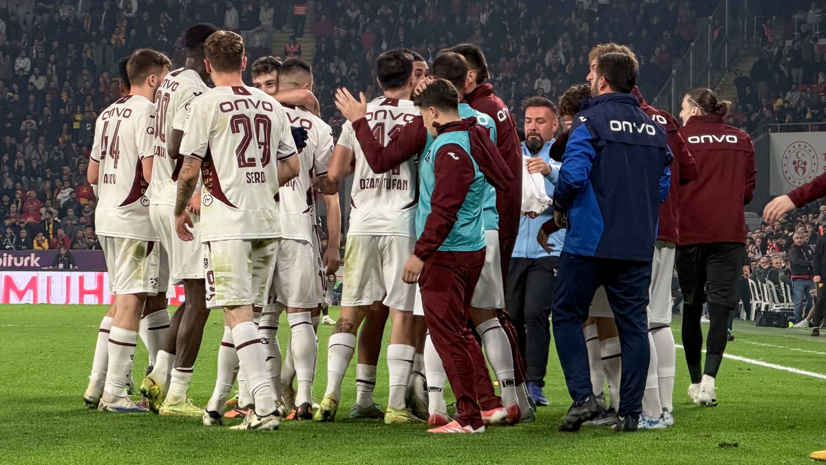 Trabzonspor, Göztepe engelini 2-1’le aşarak ligde ikinci sıraya yükseldi. Ancak