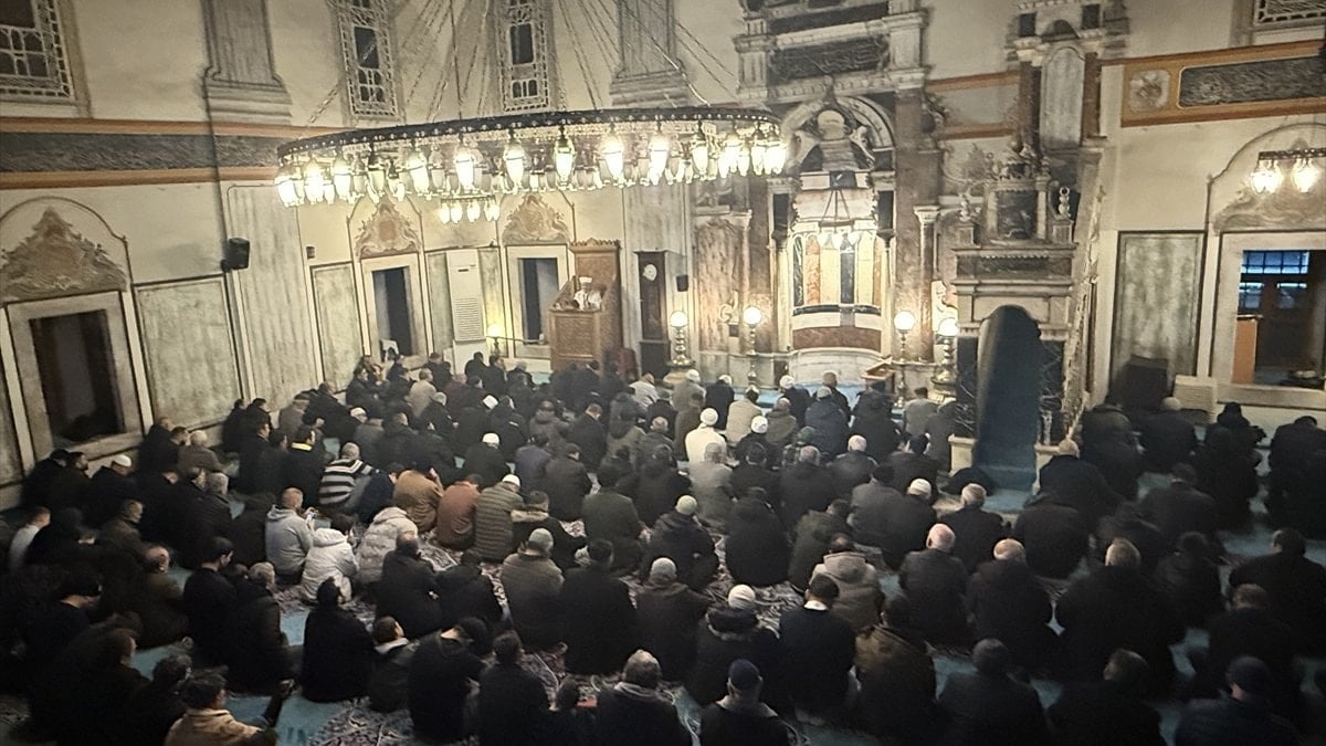 İslam âleminde üç ayların başlangıcı olarak kabul edilen Regaip Kandili