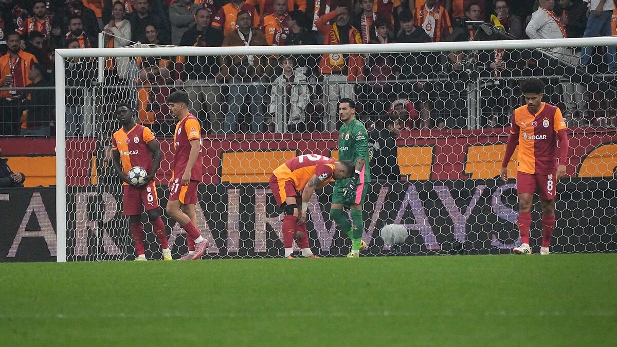 UEFA Disiplin Kurulu, Devler Ligi'nde mücadele eden Galatasaray'a toplam 33