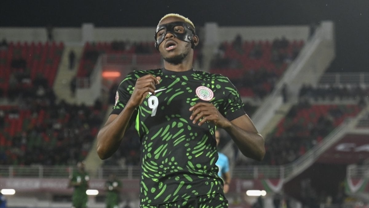 Galatasaray'ın yıldızı Victor Osimhen, Nijerya Milli Takımı kampında şarkı söyledi.