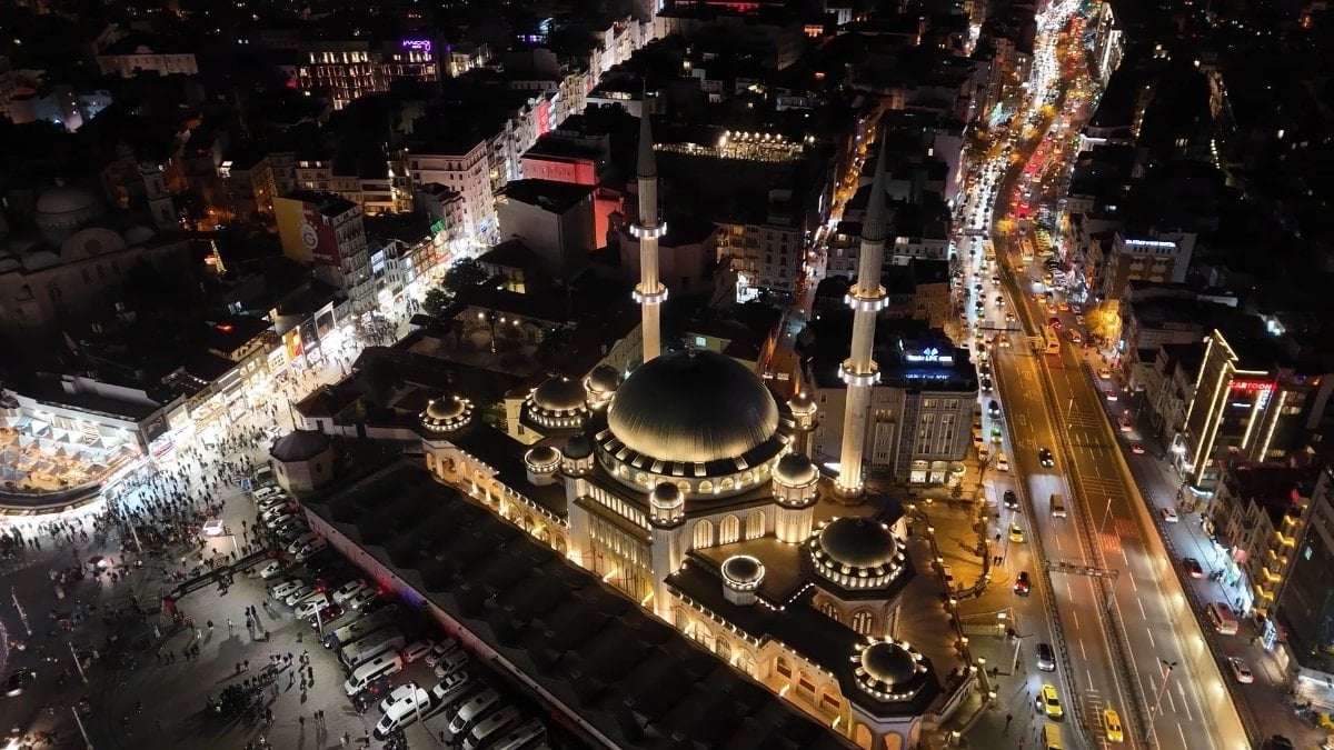 İstanbul'da yılbaşı heyecanı... 2026 için geri sayım devam ederken İstanbullular