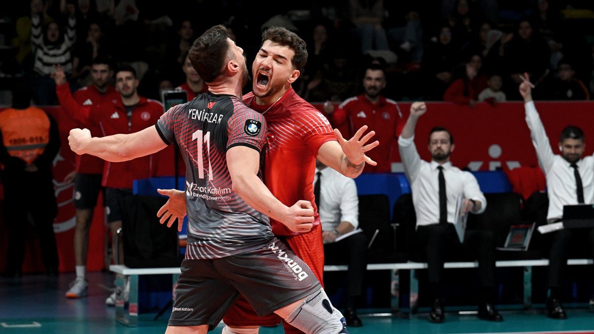 Voleybol Efeler Ligi'nin 8. haftasında Ziraat Bankkart, sahasında Galatasaray'ı 3-2