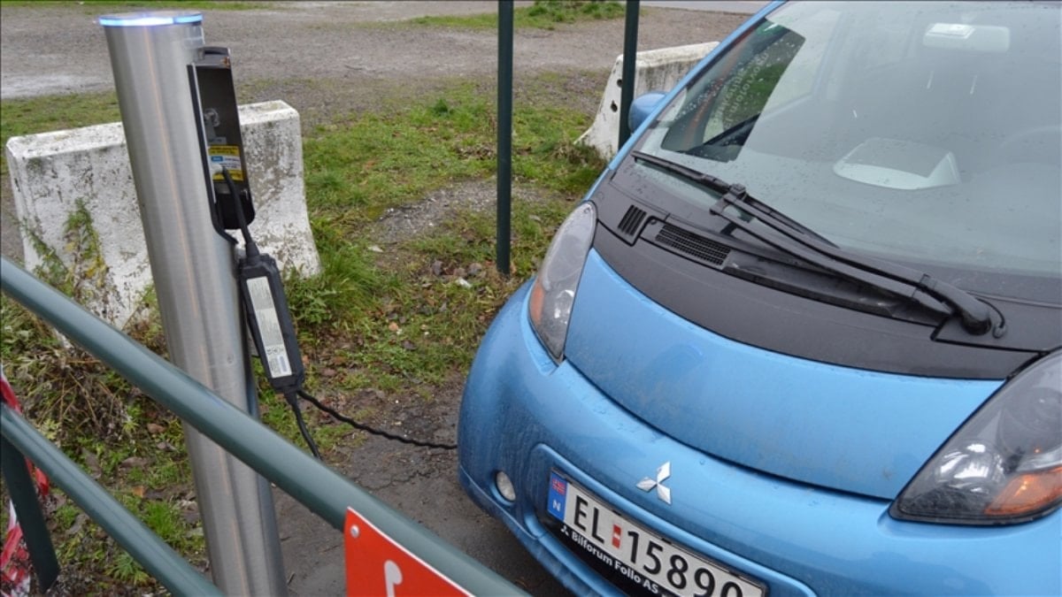 Norveç'te elektrikli araçlar, geçen yıl satılan yeni otomobillerin yüzde 95,9’unu