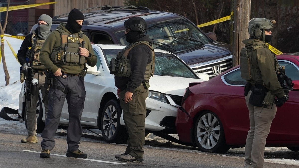 ABD'nin Minnesota eyaletinde ICE polisleri, operasyonu takip ettiği gerekçesiyle vurdukları