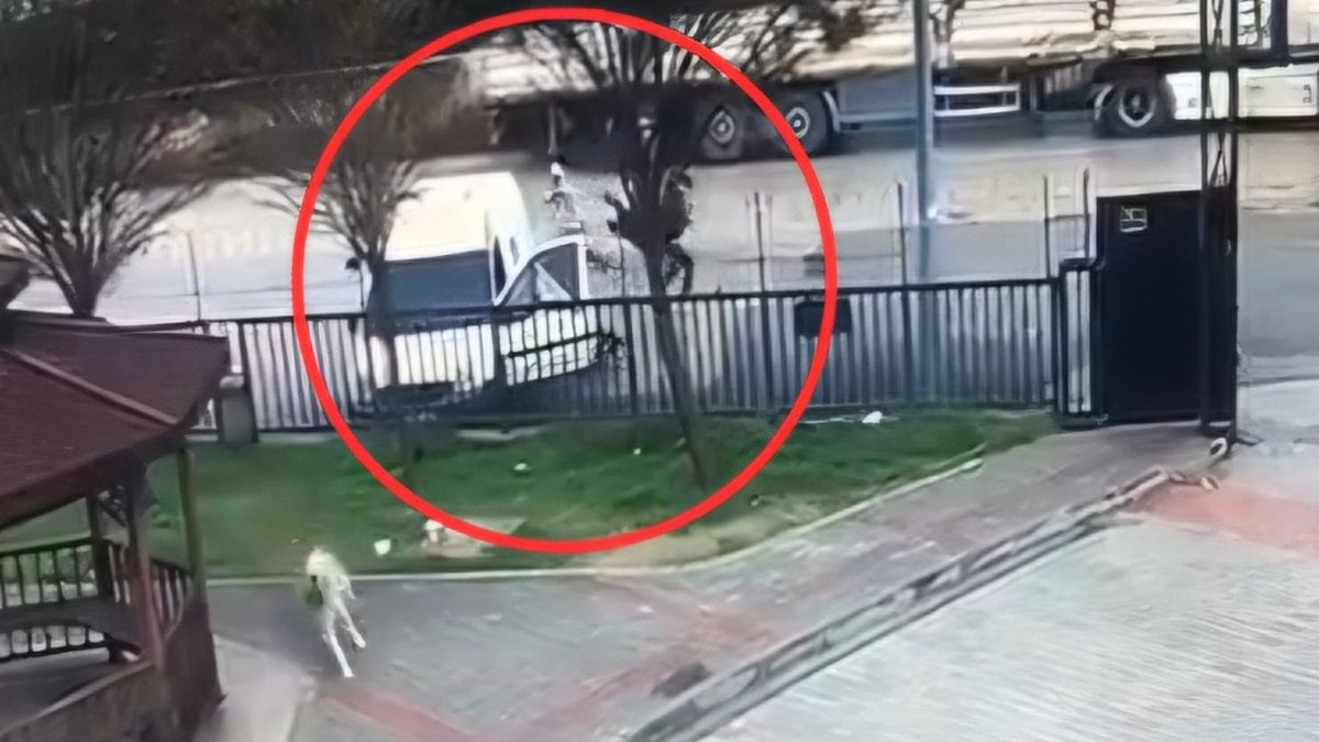 Adana'da husumetli oldukları iddia edilen tarafından sokakta tabancayla vurulan baba