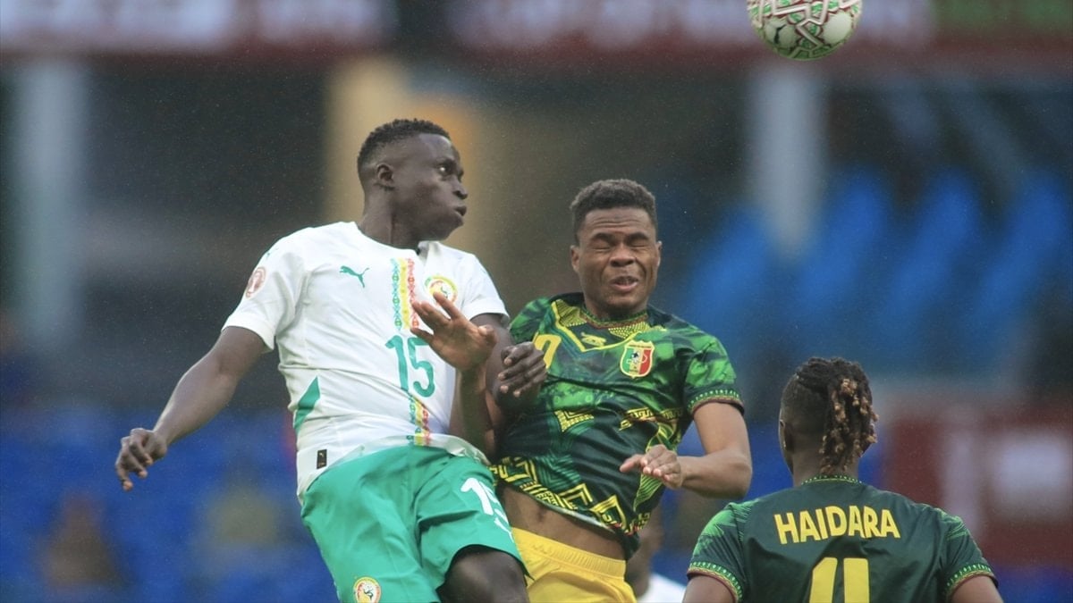 Afrika Uluslar Kupası'nda Mali'yi 1-0 yenen Senegal ile Kamerun'u 2-0