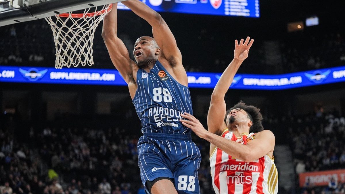 Anadolu Efes, EuroLeague'in 19. haftasında konuk ettiği Kızılyıldız'a 22 sayı