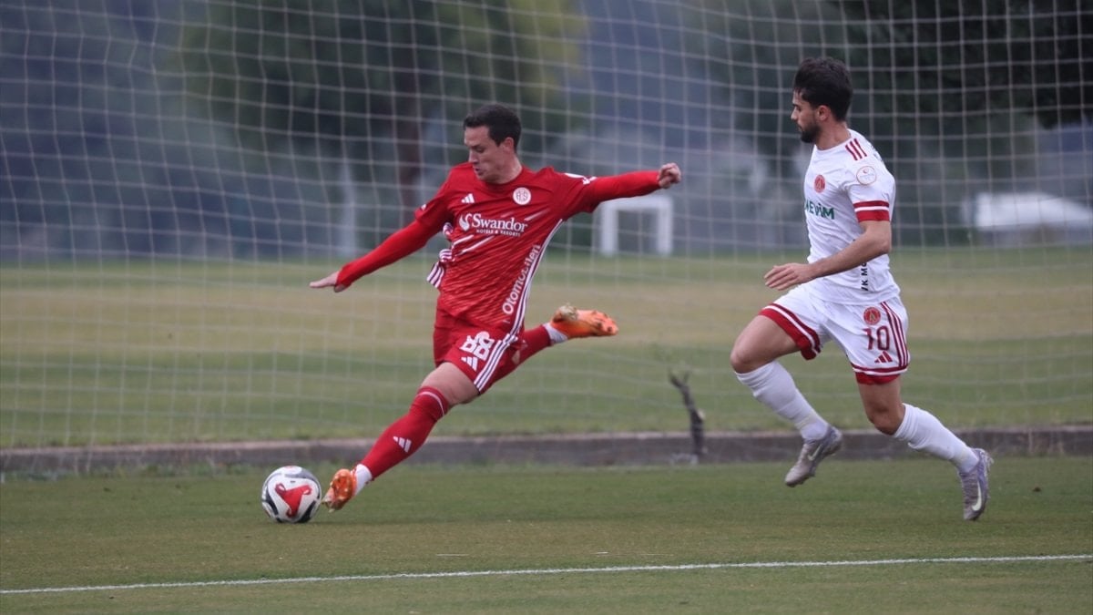 Süper Lig ekiplerinden Antalyaspor, hazırlık maçında konuk ettiği 1. Lig