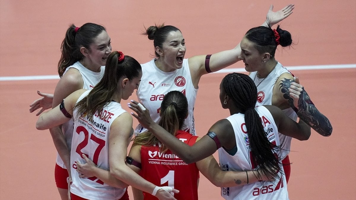 Voleybol Sultanlar Ligi'nin 16. haftasında Aras Kargo, sahasında Göztepe'yi 3-2
