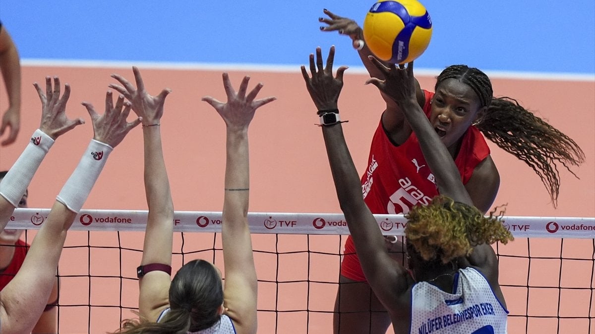 Voleybol Sultanlar Ligi'nin 15. haftasında Aras Kargo, sahasında Nilüfer Belediyespor'u