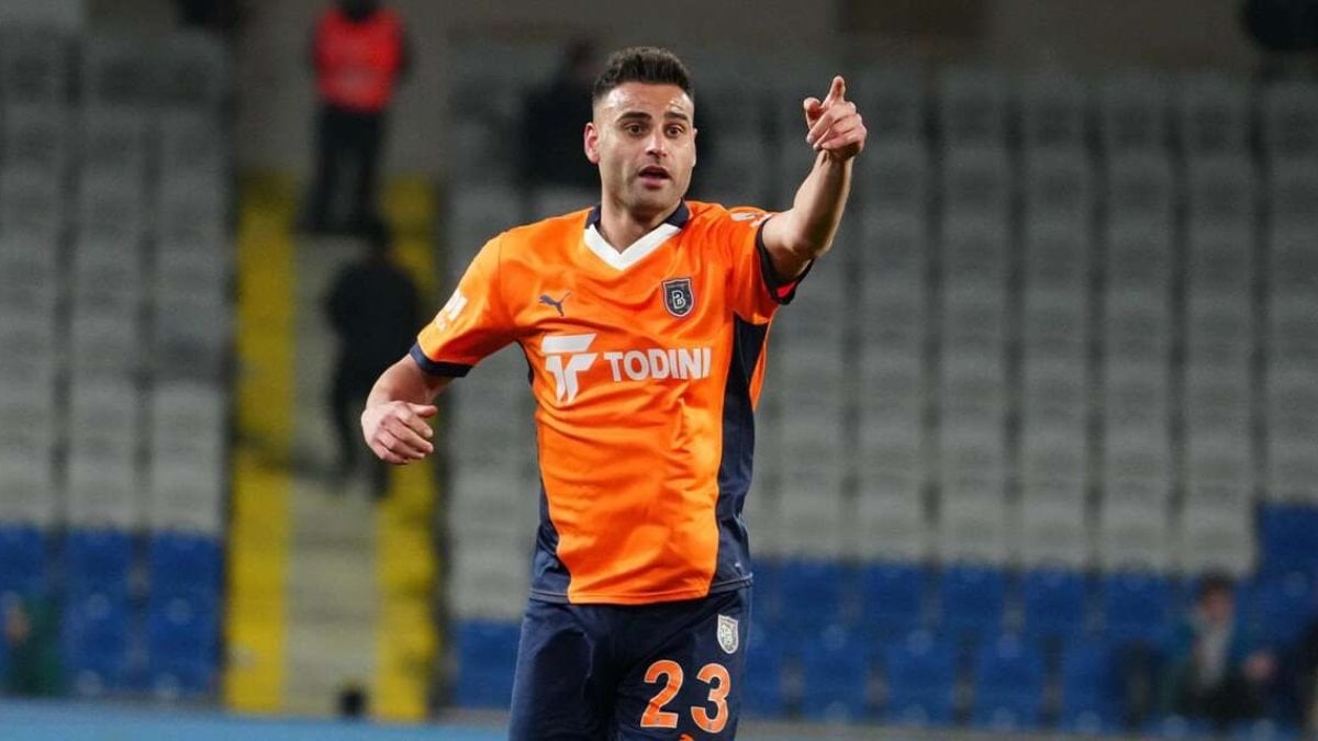 Başakşehir, 32 yaşındaki tecrübeli futbolcu Deniz Türüç ile karşılıklı anlaşarak