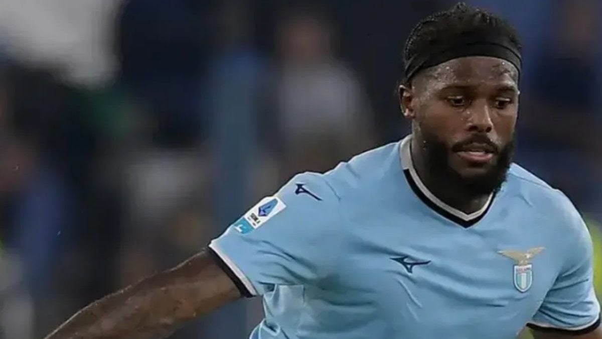 Siyah-beyazlılar, ara transfer döneminde Lazio forması giyen sol bek Nuno