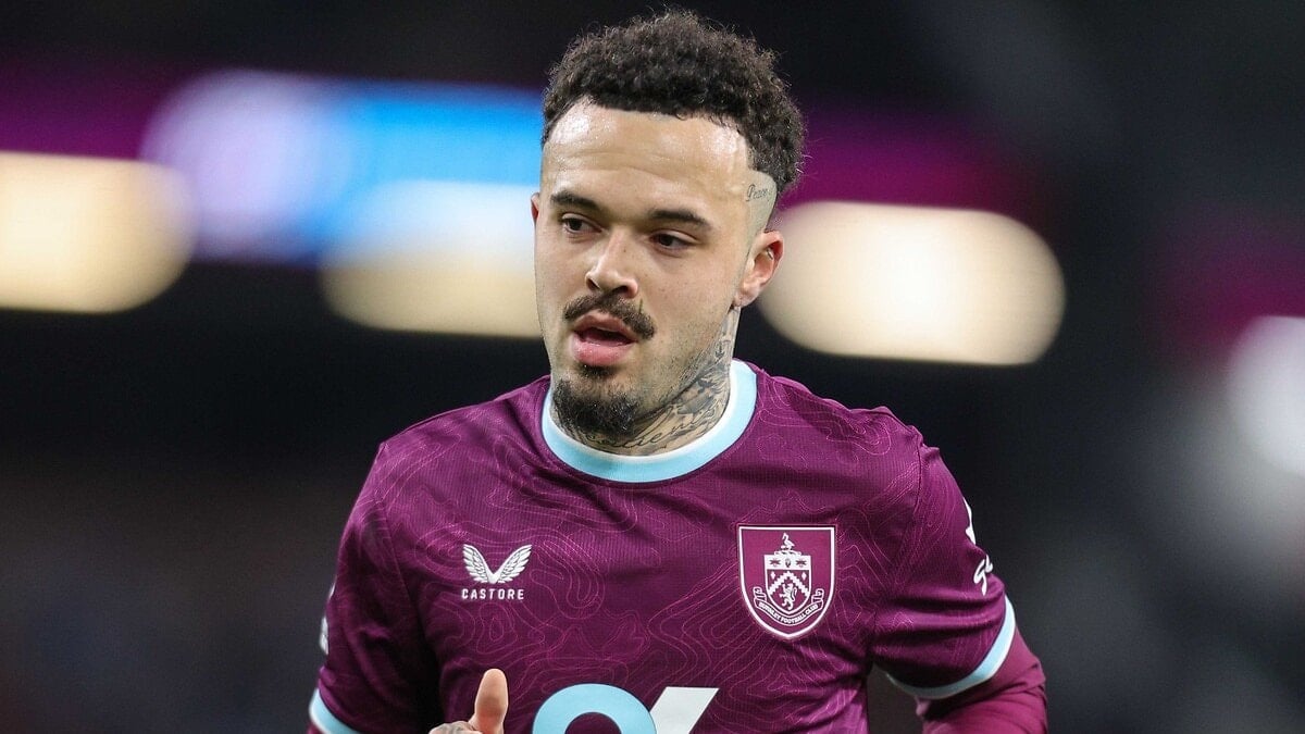 Beşiktaş, Burnley forması giyen Hollandalı sol bek Quilindschy Hartman’ı gündemine