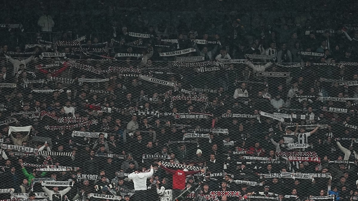 Beşiktaşlı taraftarlar, Konyaspor ile oynanacak Süper Lig maçı öncesinde başkan