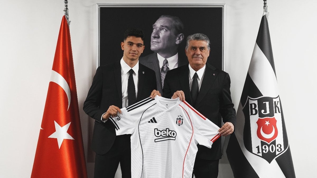 Beşiktaş, milli futbolcu Yasin Özcan'ı satın alma opsiyonuyla İngiliz ekibi