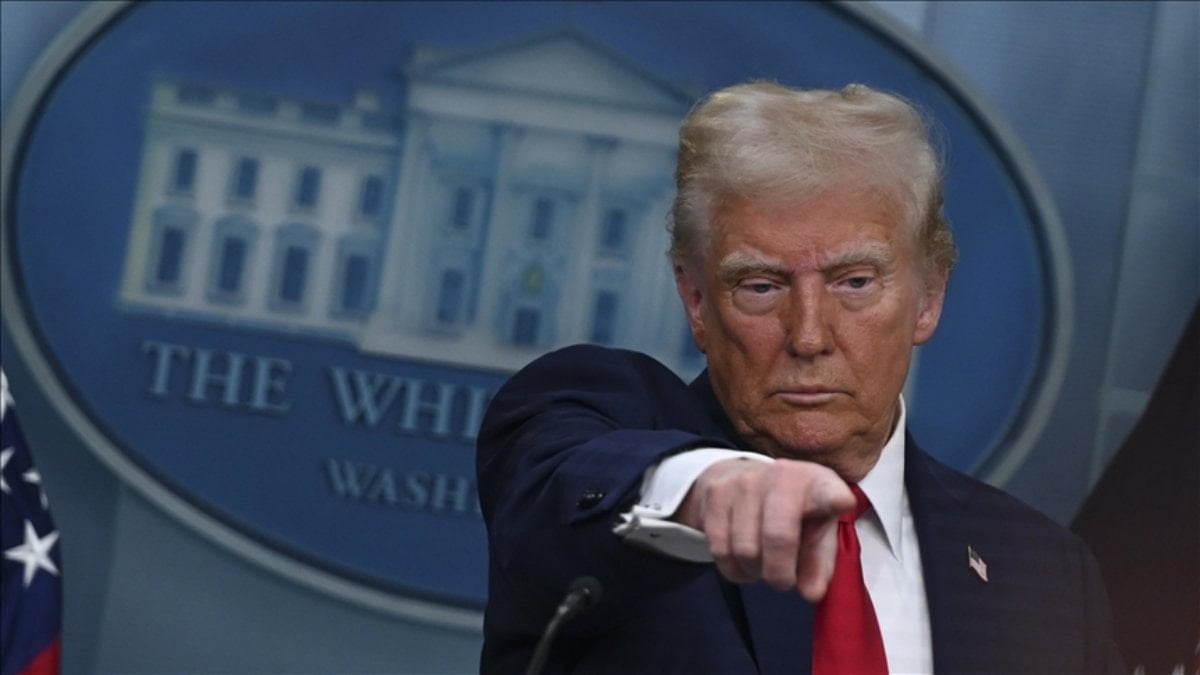 Beyaz Saray, ABD Başkanı Donald Trump'ın bir penguenle birlikte buzlu