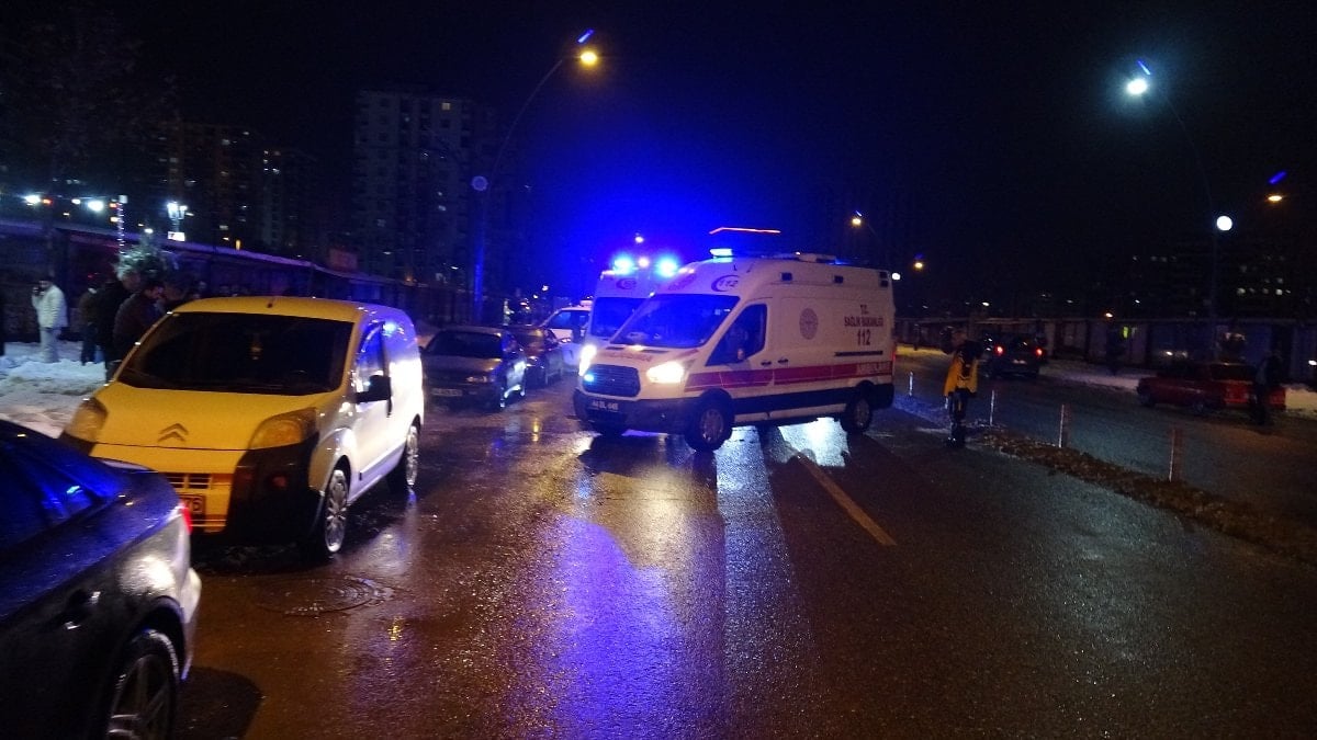 Kentte yaşayan 63 yaşındaki Hamdi A., evinde tabancasının bakımını yaptığı