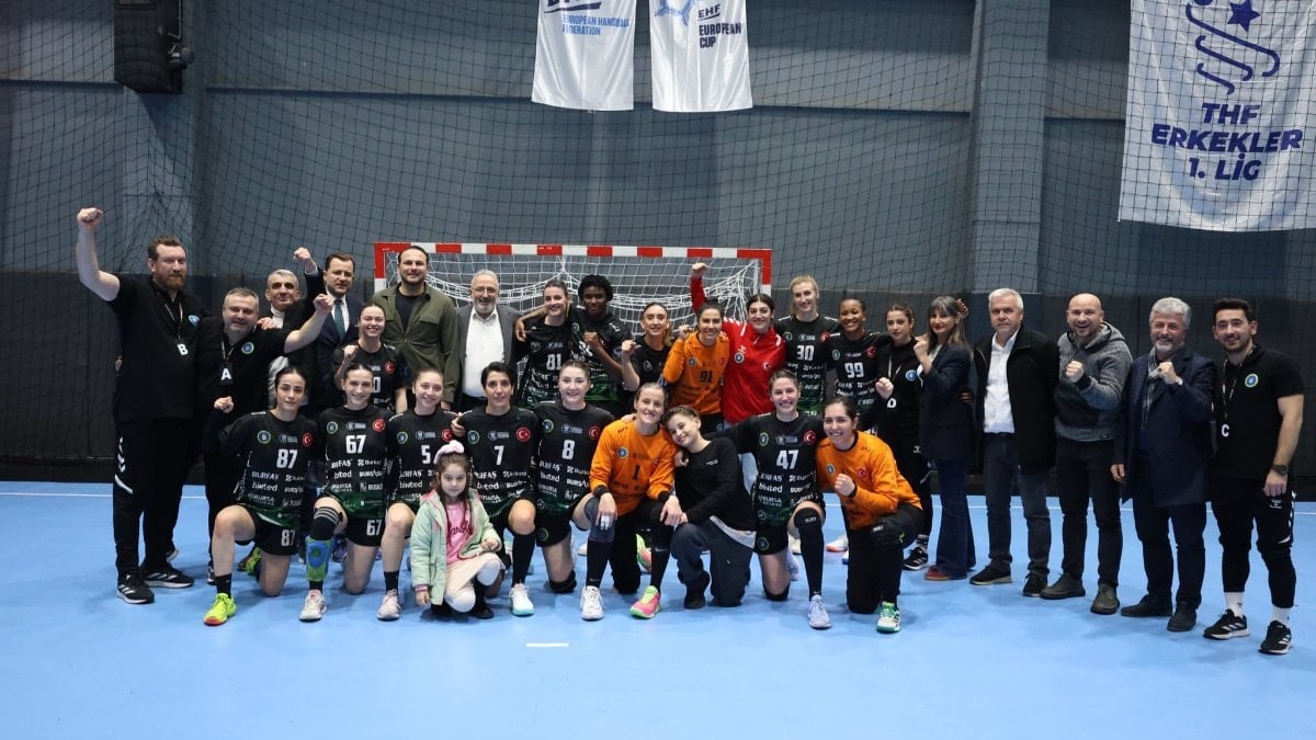 Bursa Büyükşehir Belediyespor Kadın Hentbol Takımı, 25-24 kazandığı EHF Avrupa