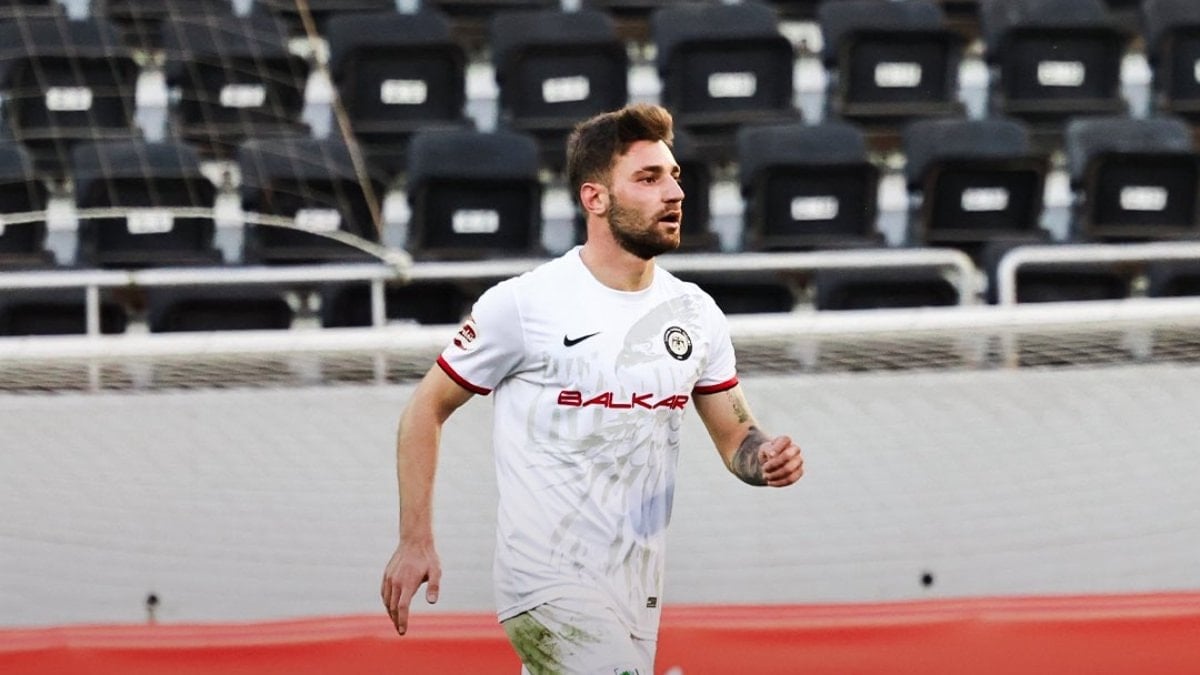 Belçika takımı Zulte Waregem Çorum FK forması giyen genç futbolcu