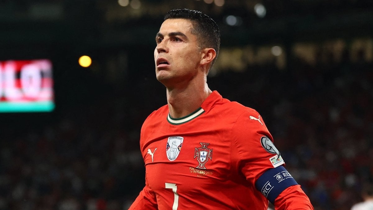 40 yaşındaki dünyaca ünlü futbol yıldızı Cristiano Ronaldo, 30 milyon