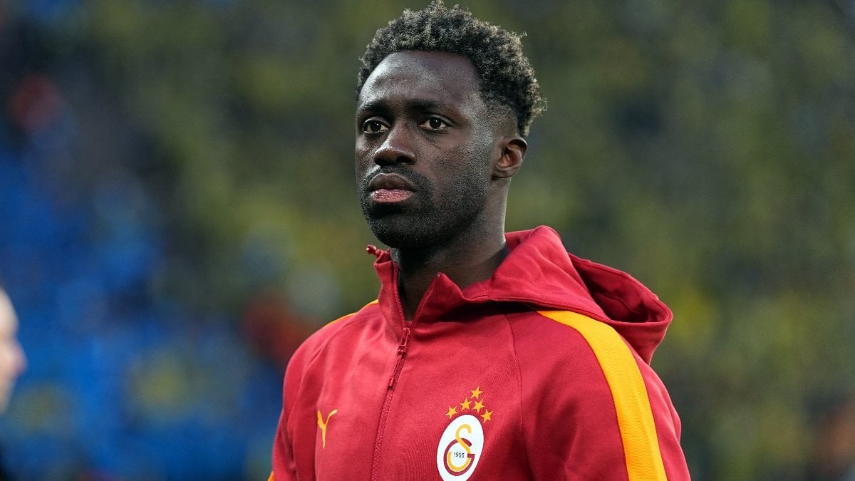 Galatasaray’ın Kolombiyalı futbolcusu Davinson Sanchez, Fenerbahçe müsabakasıyla sarı-kırmızılılardaki 100. maçına