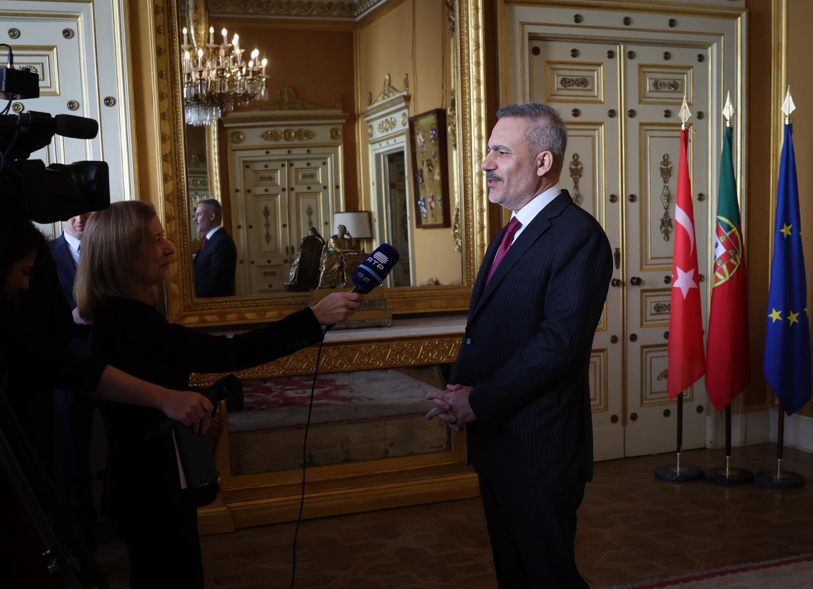 Portekiz Radyo ve Televizyon Kurumu'na konuşan Dışişleri Bakanı Hakan Fidan,