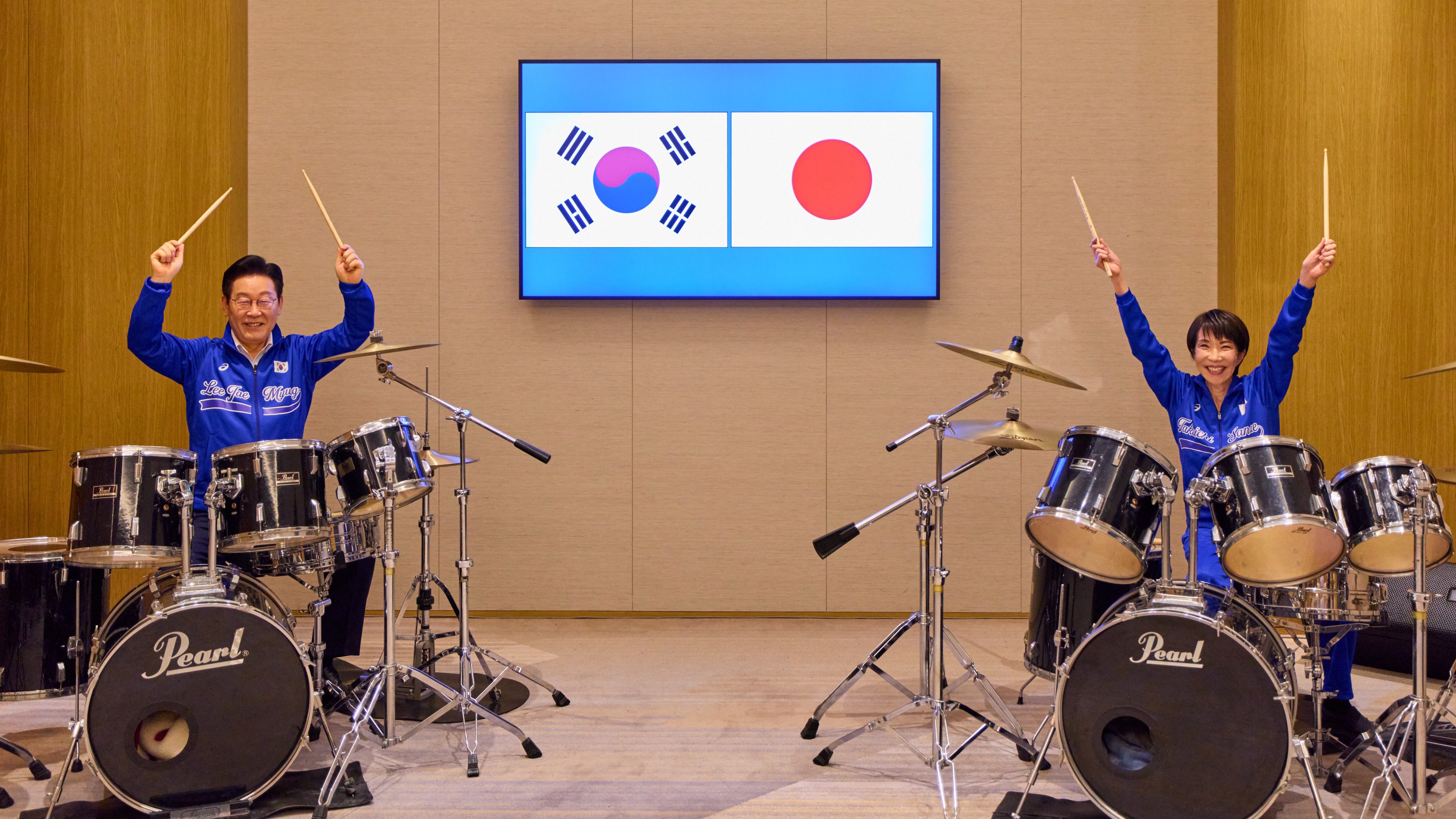 Güney Kore Devlet Başkanı Lee Jae Myung ve Japonya Başbakanı