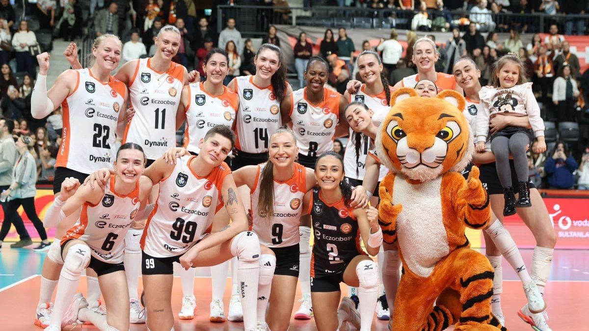 Sultanlar Ligi'nin 15. haftasında Eczacıbaşı, sahasında İlbank'ı 3-0 yendi.