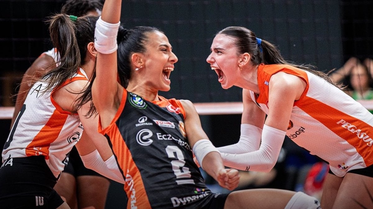 Voleybol Sultanlar Ligi'nin 19. haftasında Eczacıbaşı, sahasında Nilüfer Belediyespor'u 3-1