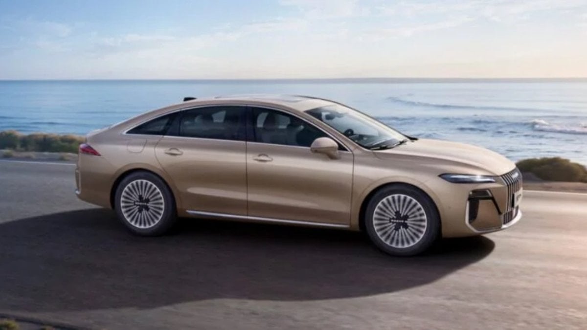 Çinli otomobil üreticisi Roewe, tek depoyla 2 bin kilometreyi aşan