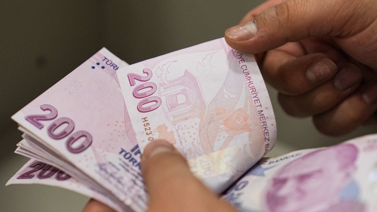 AK Parti, en düşük emekli aylığının yükseltilmesine ilişkin düzenlemeyi de