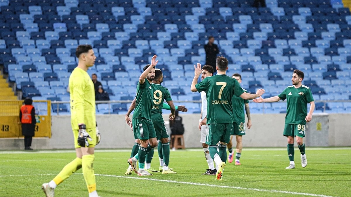 Esenler Erokspor, 1. Lig'in 20. haftasında deplasmanda Adana Demirspor'u 5-0'lık