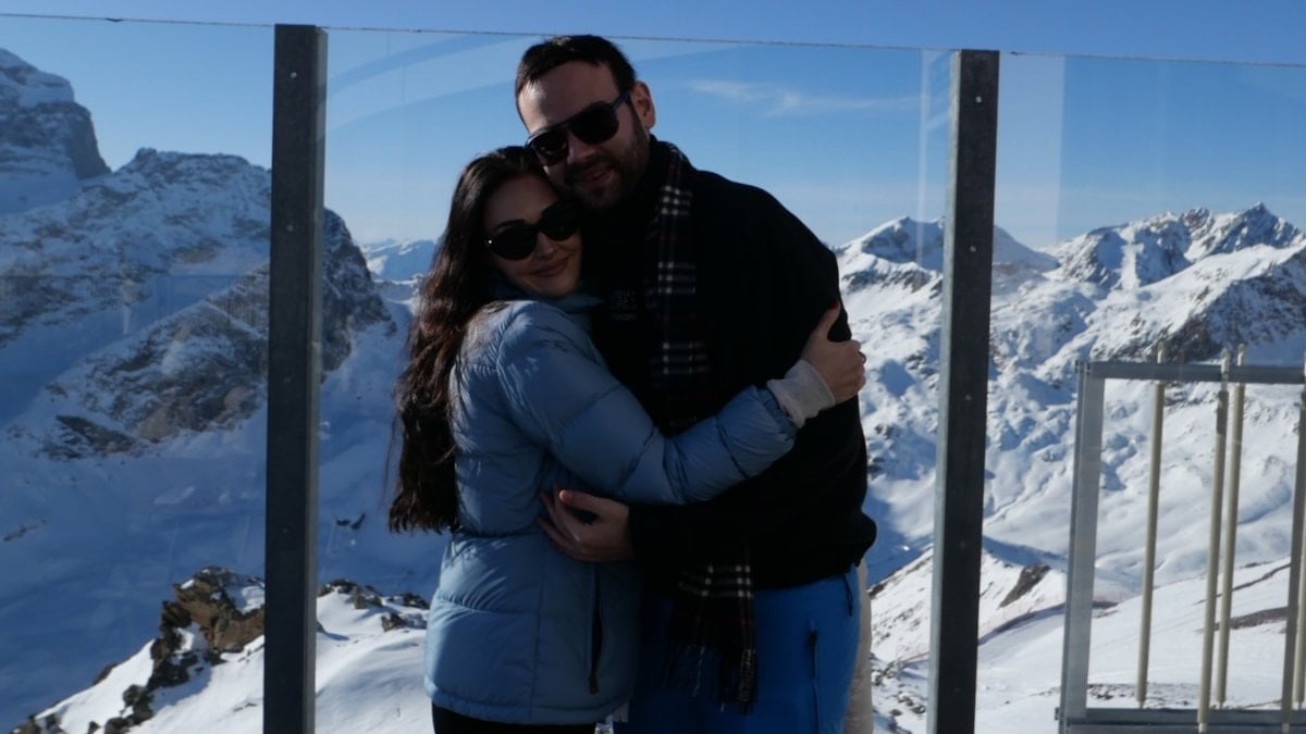 Özel hayatıyla dikkat çeken ünlü oyuncu Esra Bilgiç, sevgilisiyle çıktığı