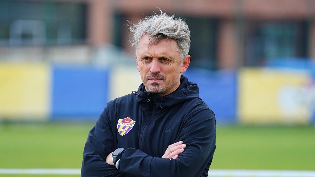 Süper Lig ekibi Eyüpspor, teknik direktör Orhan Ak ile yolların