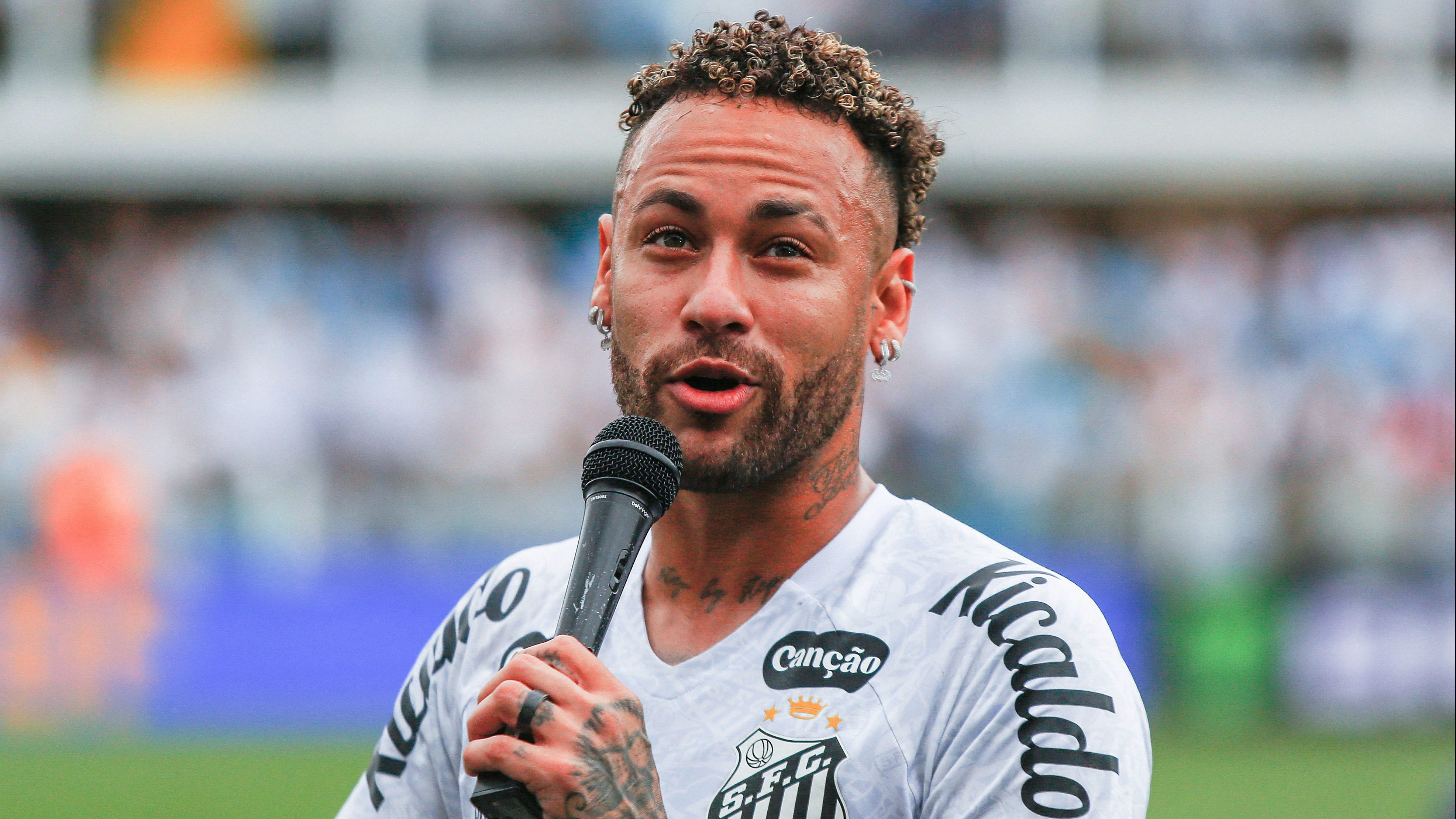 Daha önce adı Fenerbahçe ile anılan Brezilyalı futbolcu Neymar, Santos