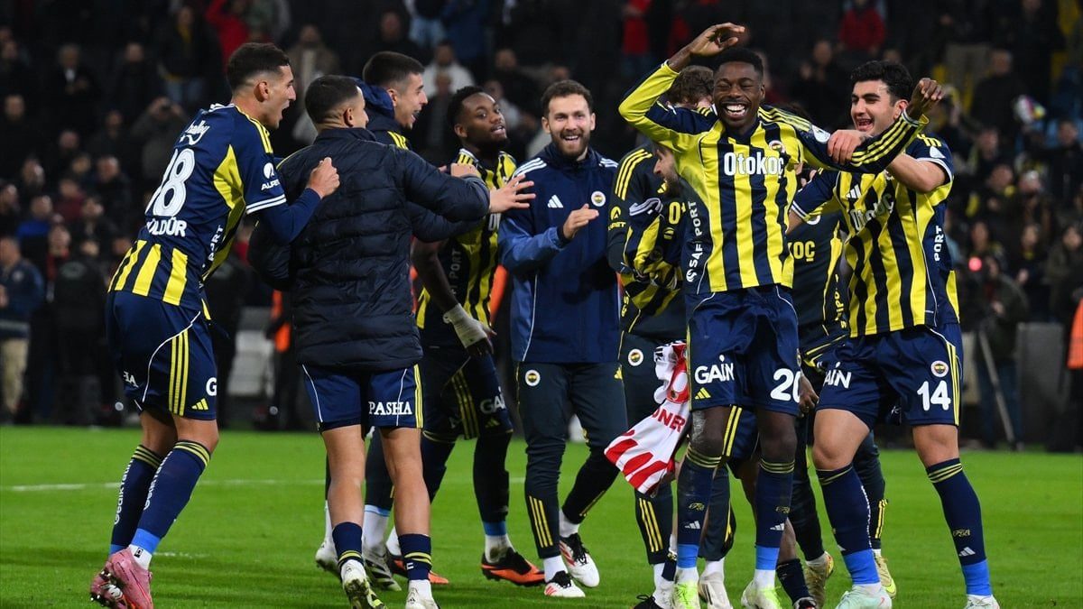 Fenerbahçe, dün akşam oynadığı futbol, erkek basketbol, kadın basketbol ve