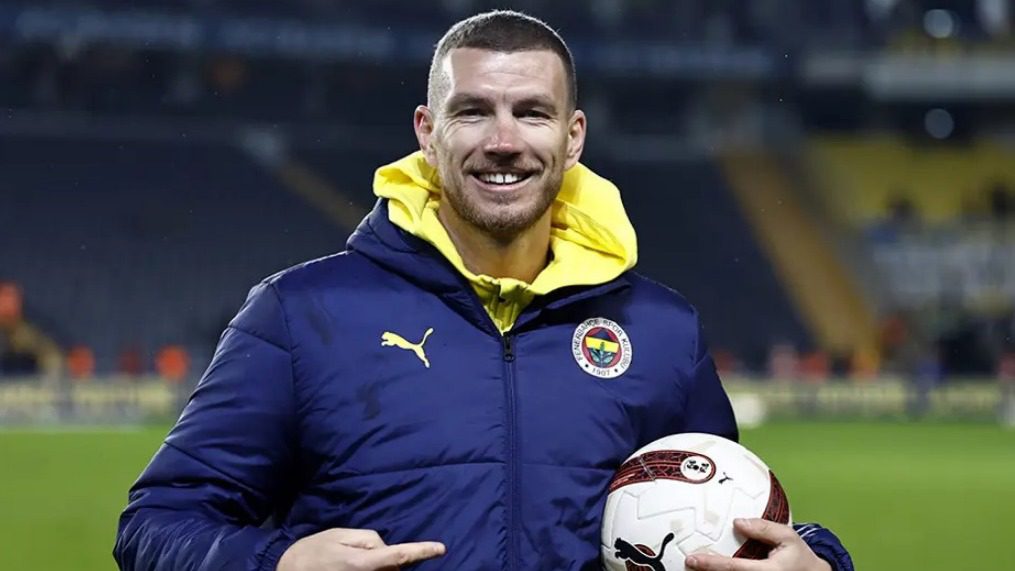 Fenerbahçe'de geçirdiği iki sezonun ardından Fiorentina'ya giden Edin Dzeko'nun yeni