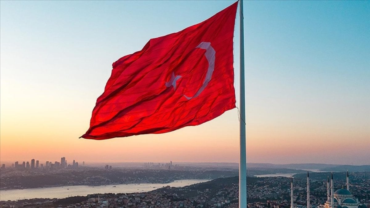 Analistler, bugün piyasaların kapanışının ardından uluslararası kredi derecelendirme kuruluşları Fitch