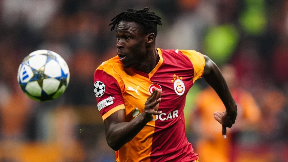 Galatasaray Kulübü Doktoru Yener İnce, Wilfried Singo'nun kariyeri boyunca sağ
