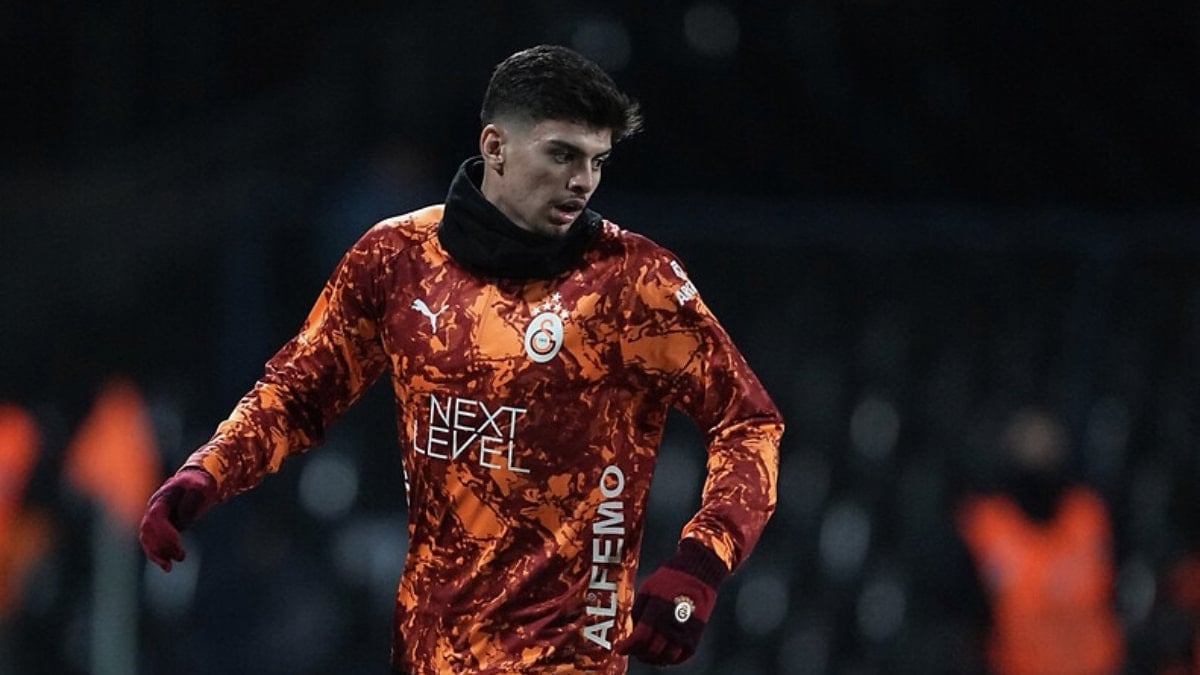 Galatasaray'ın genç savunma oyuncusu Arda Ünyay, Fethiyespor maçının ilk yarısında