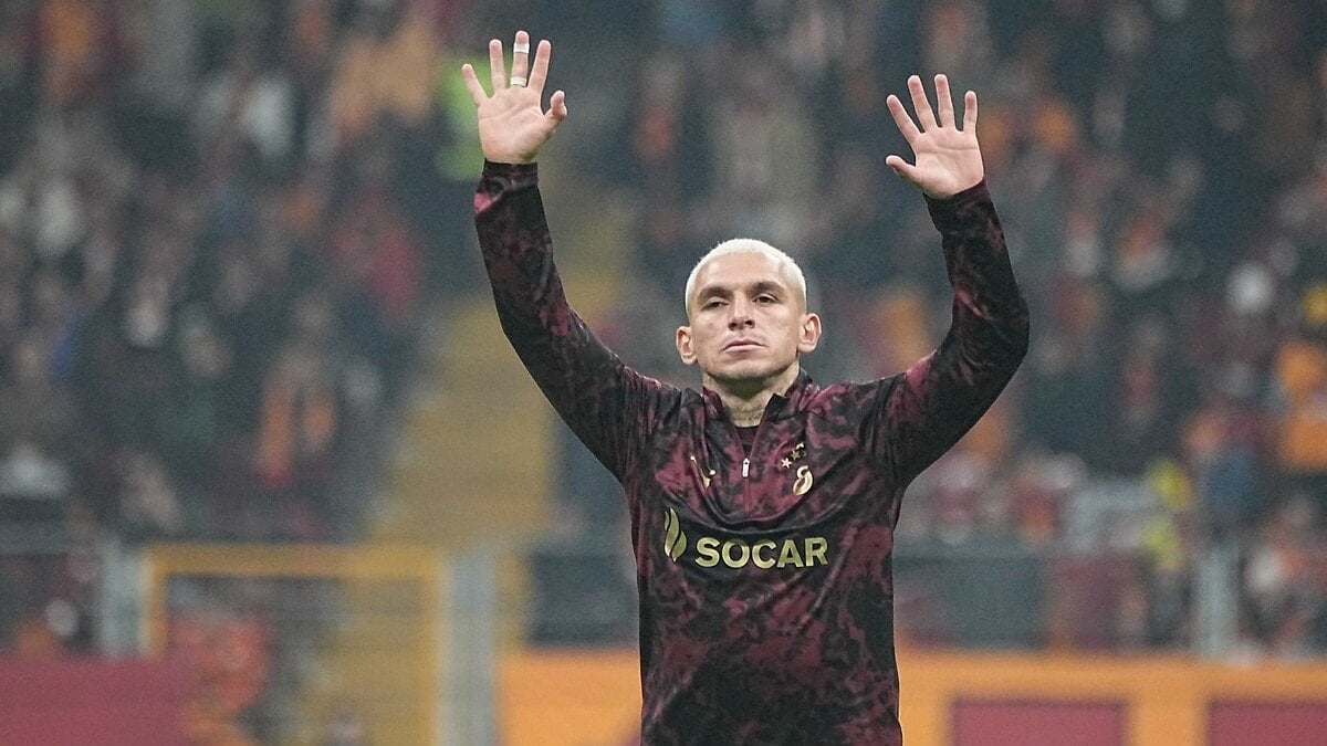 Galatasaray’ın Uruguaylı futbolcusu Lucas Torreira, Atletico Madrid maçında sakatlandı ve
