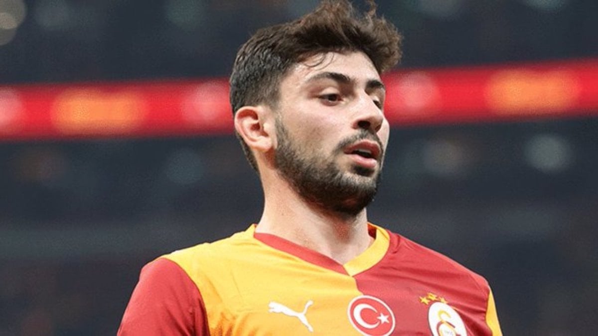 Galatasaray’da kadro yapılanması devam ederken sürpriz bir gelişme yaşandı. Sarı-kırmızılılar