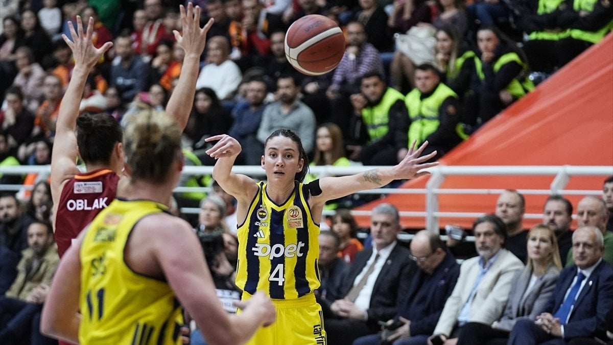 Fenerbahçe, Basketbol Kadınlar Türkiye Kupası finalinde Galatasaray'ı 86-66'lık skorla yenerek