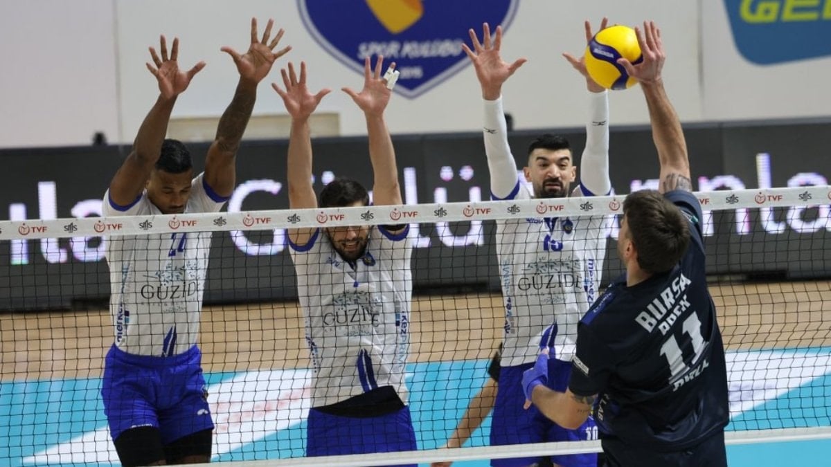 Voleybol Efeler Ligi'nin 14. haftasında Gebze Belediyespor, sahasında Bursa Büyükşehir