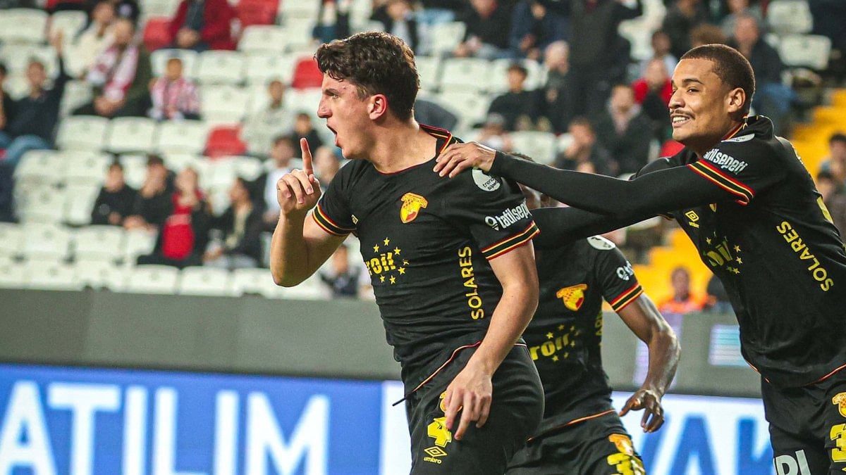 Göztepeli Taha Altıkardeş ile Fenerbahçe ve Trabzonspor'un yakından ilgilendiği öğrenilirken,