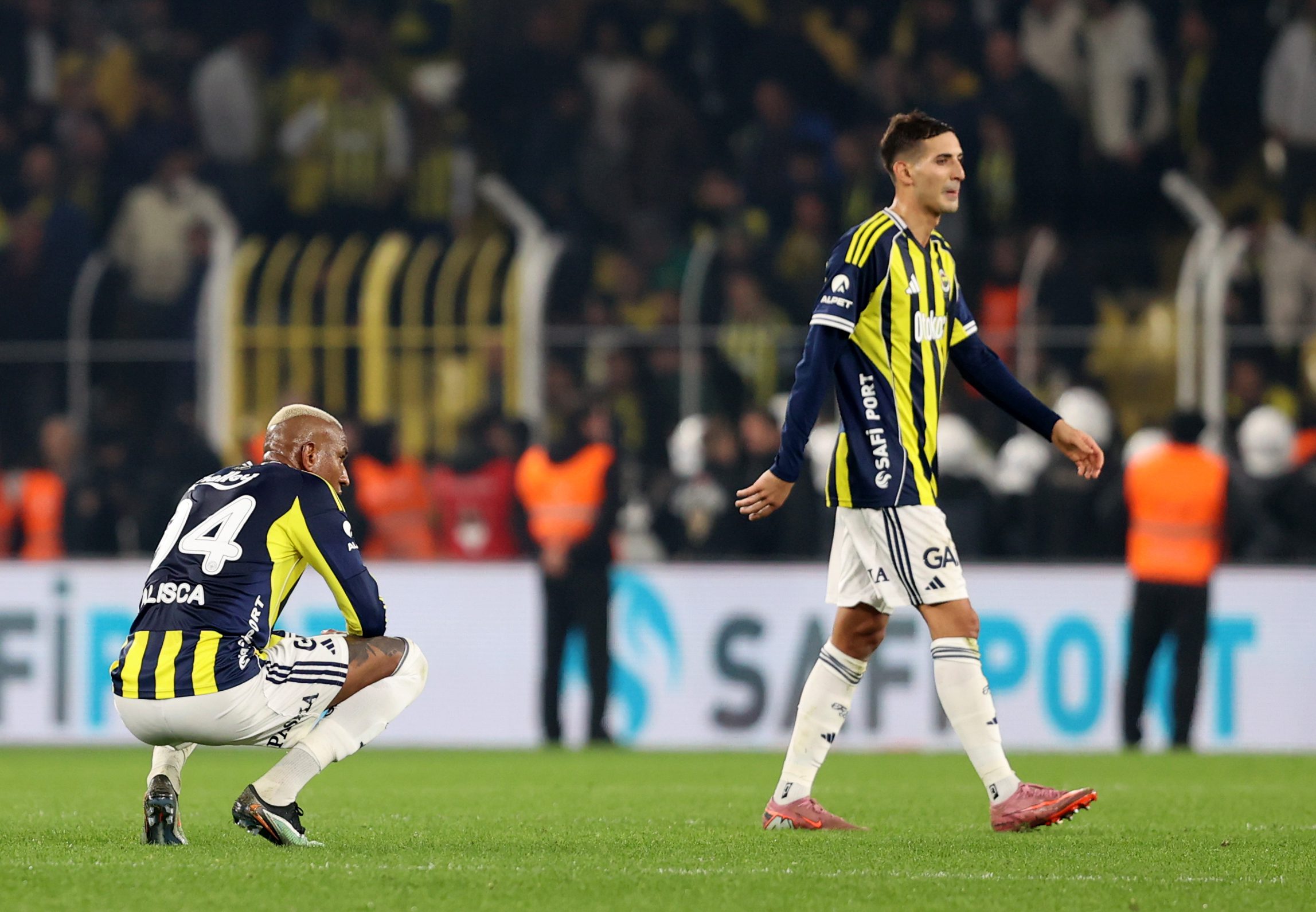 Günün spor sayfalarında, spor gündeminden en yeni gelişmeler ve transfer