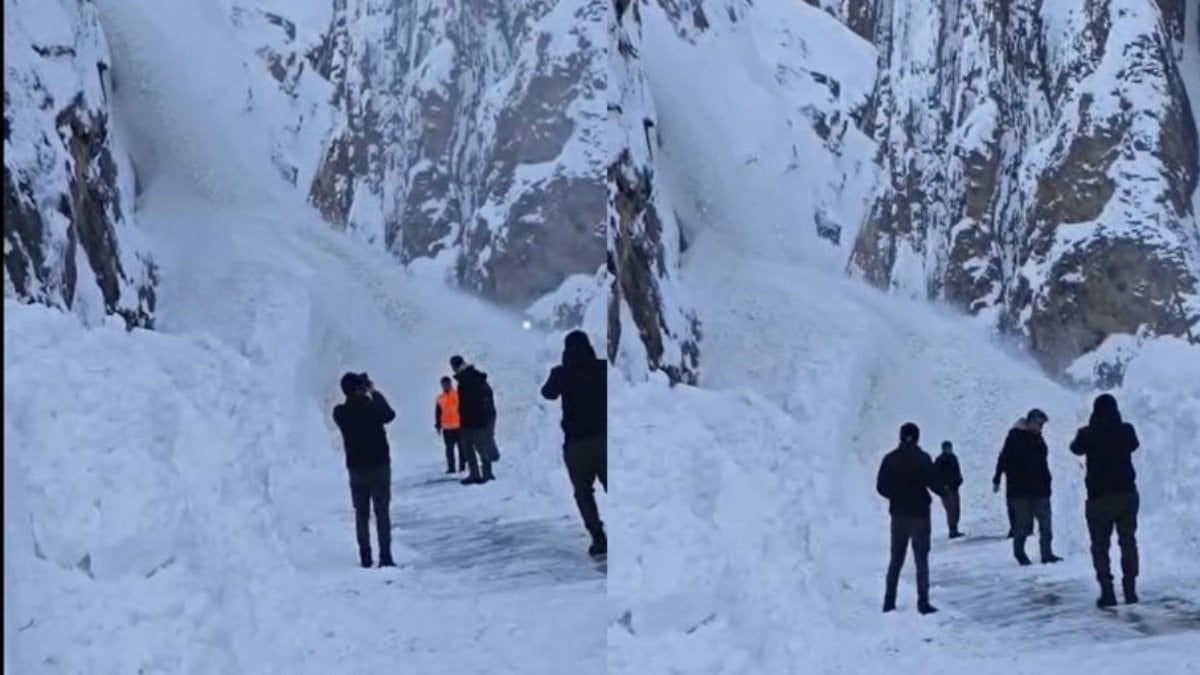 Çukurca yoluna çığ düştüğü anlar kamera ile kayıt altına alınırken