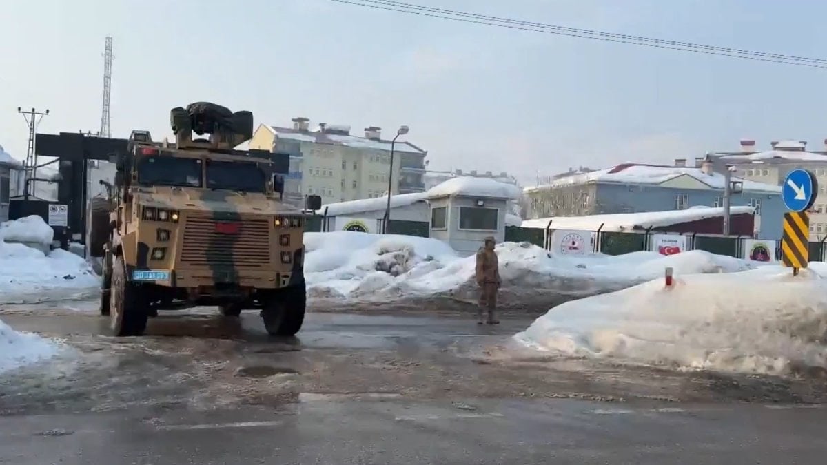 Hakkari’nin Yüksekova ilçesinde jandarma ekiplerinin düzenlediği operasyonda 332 kilo skunk