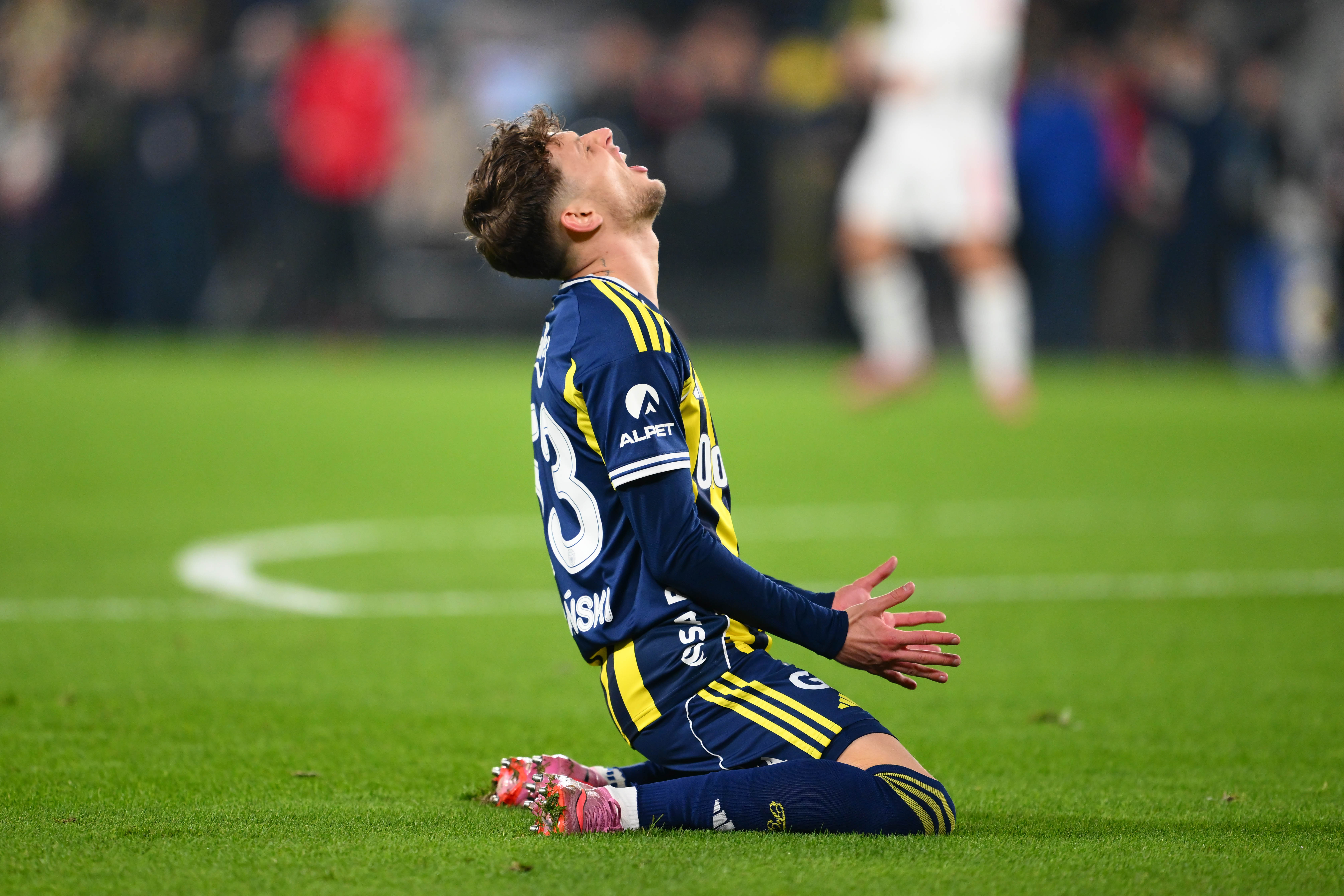 Fenerbahçe'de Szymanski, Süper Lig'de ikinci devrenin ilk müsabakası olan Alanyaspor